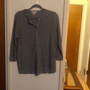 Women preowned Black & White striped Top Size XL